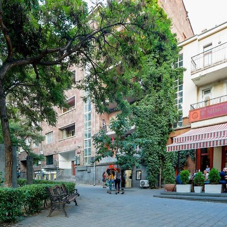 Апартаменты-студио На Абовяна, 32 Ереван Экстерьер фото